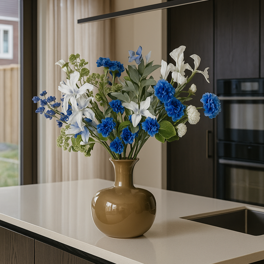 Zijden bloemen boeket in de kleuren blauw en wit