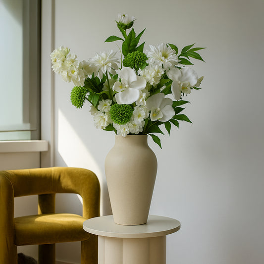 Zijden bloemen boeket met groene en witte bloemen