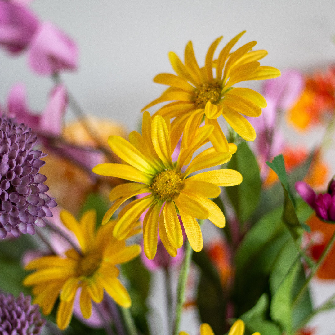 Kleurrijk geluk | Zijden boeket inclusief vaas