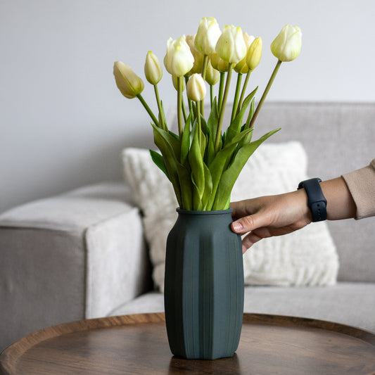 Groene vaas Forrest met Witt tulpen