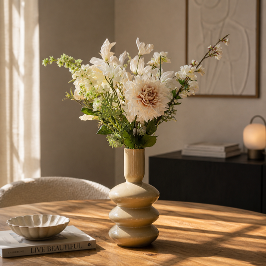Wit zijden boeket bloemen