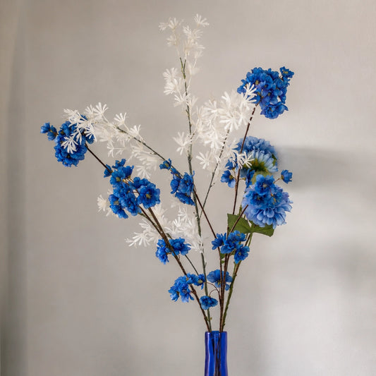 Zijden bloemen boekt wit met blauw